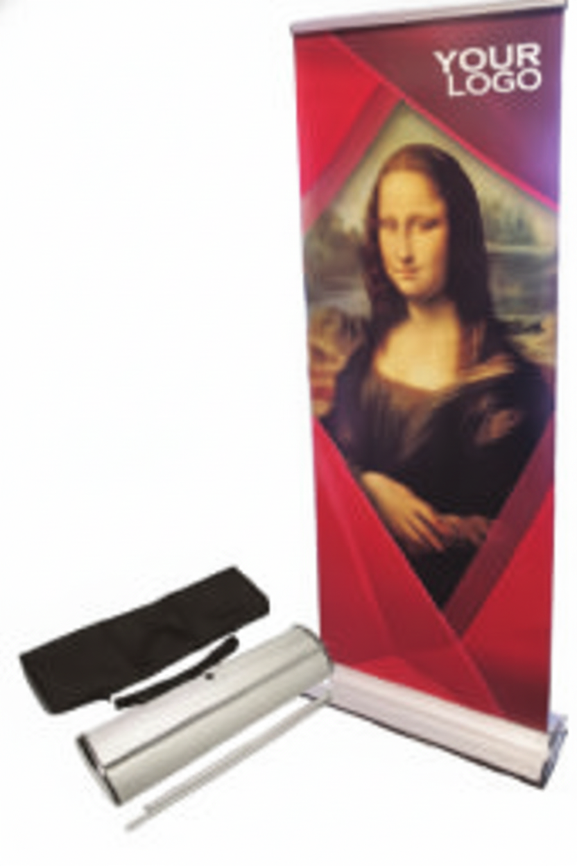 Roll up με φαρδιά βάση αλουμινίου, κόκκινο γραφικό με αναγεννησιακό πορτρέτο, δεύτερη κλειστή βάση και μαύρη τσάντα