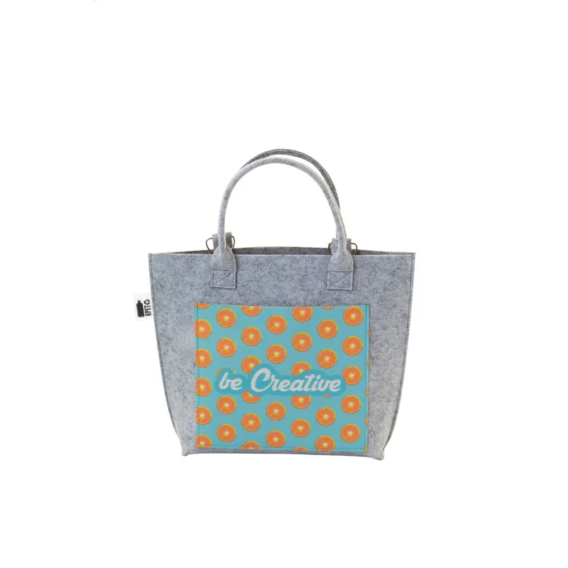 Λεπτομέρεια Ετικέτας RPET σε Τσάντα Crossbody. Διαφημιστικές Εκτυπώσεις | PERFECT advertising