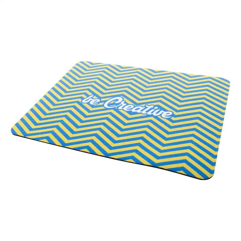 Mousepad RPET Τυπωμένο. Άποψη Χρήσης σε Γραφείο — Διαφημιστικές Εκτυπώσεις με Λογότυπο | PERFECT advertising