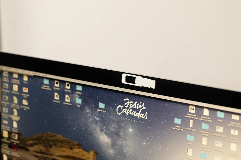 Κάλυμμα Webcam Τοποθετημένο σε Laptop. Εκτύπωση Λογοτύπου σε Οικολογικό Υλικό | PERFECT advertising