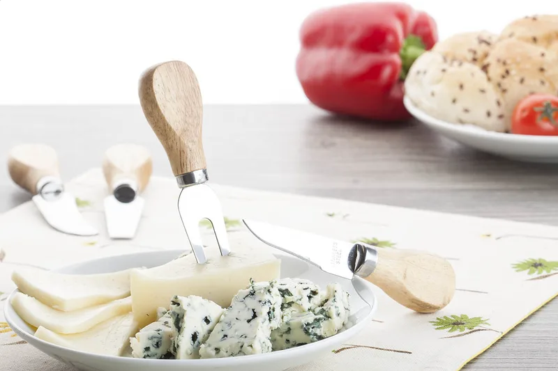 Σετ 4 Μαχαιριών Τυριού με Εκτύπωση Λογοτύπου. Λεπτομέρεια Ξύλινης Λαβής — Εταιρικά Δώρα με Λογότυπο | PERFECT advertising