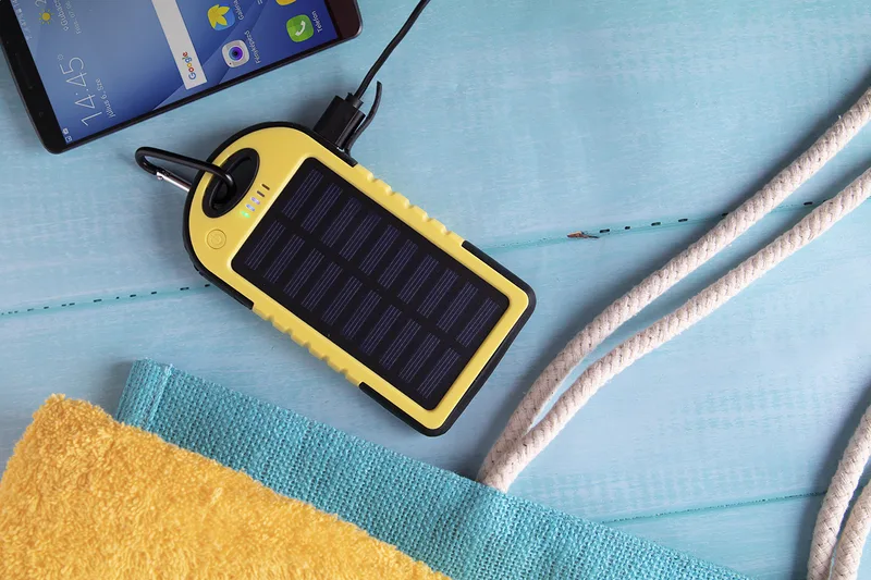 Power Bank Ηλιακός — Λεπτομέρεια Ηλιακού Πάνελ. Προϊόντα Προβολής με Εκτύπωση | PERFECT advertising