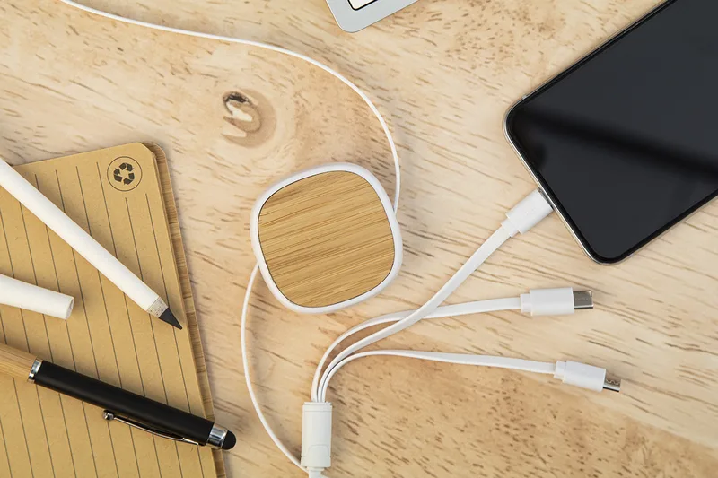 Εταιρικό Τηλεσκοπικό Καλώδιο Φορτιστή USB σε Χρήση. Διαφημιστικές Εκτυπώσεις σε Οικολογικά Δώρα | PERFECT advertising