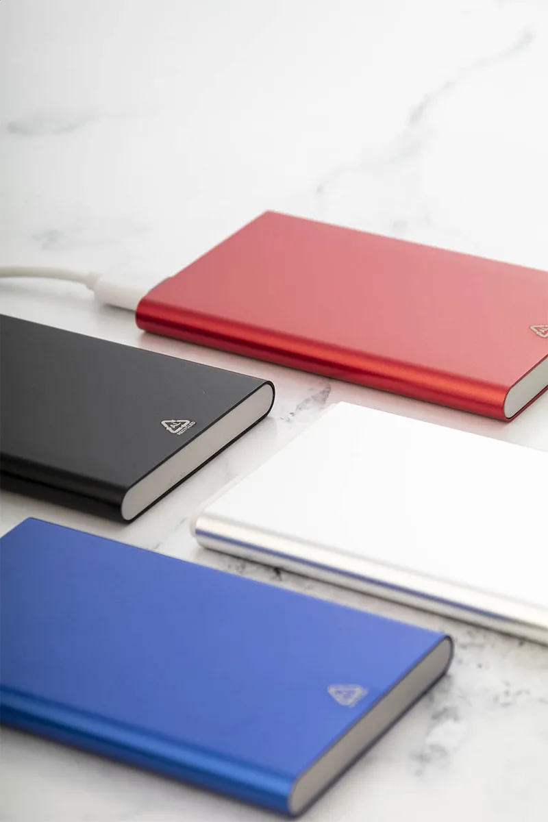 Power Bank με Διαφήμιση. Συμπαγής Κατασκευή Αλουμίνιο — Εκτύπωση Λογοτύπου για Επιχειρήσεις | PERFECT advertising