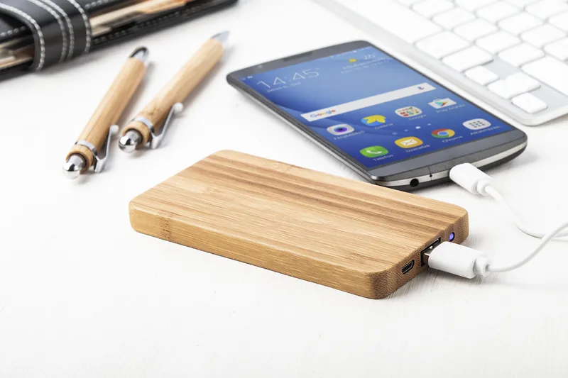 Power Bank Bamboo Ανοιχτόχρωμη Επιφάνεια Μπαμπού. Εκτύπωση Λογοτύπου σε Φυσικό Υλικό | PERFECT advertising