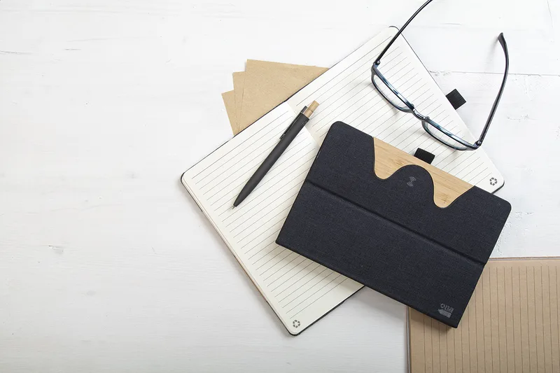 Σημειωματάριο RPET με Καλώδιο USB και Λογότυπο Εταιρείας. Προϊόντα Προβολής για Επιχειρήσεις | PERFECT advertising