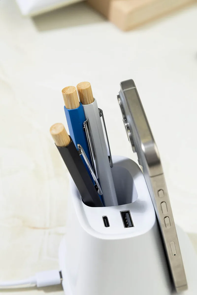 Λεπτομέρεια Θύρας USB-C σε Θήκη RABS. Προϊόντα Προβολής με Εκτύπωση | PERFECT advertising